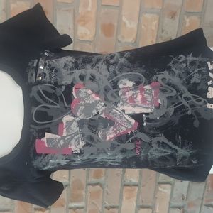 L.e.i. pocket  t-shirt with studded pocket.